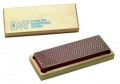 D.M.T.  6IN WHETSTONE IN WOODEN BOX  220G EX COA �64.86 Dmt Whetstone

6in Diamond Whetstone Is Ideal For Kitchen Use And For The Honing Of Smaller Workshop Tools.
It Is Supplied In A Hardwood Box.
Fitted With Non-slip Rubber Feet.

Extra Coarse. 220