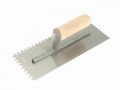 RST     NOTCHED TROWEL - SQ SERRATION   RTR153DS �7.31 Rst   Notched Trowel   

Made From Spring Steel, Featuring A Banana Shaped Handle With Riveted Blade - Single Hang.

Blade Size.  290mm X 115mm
Notch Size. 153dbsi Square Serration.
