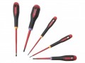 Bahco BE-9882s Insulated Ergo Screwdriver Set 5 Piece Slot / Pozi £24.99 The Bahco Be-9882s Is A Set Of 5 Insulated Screwdrivers For Slotted And Pozidriv Pz Head Screws For Work On Live Equipment Up To 1,000 Volts.
The Screwdrivers Have An Ergonomically Developed 3-comp