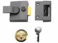 Yale Locks 85 Deadlocking Nightlatch DMG Finish Satin Chrome Cylinder 40mm Backset Boxed �26.23 The Yale 85 Series Deadlocking Standard Nightlatch Security Locks Are Some Of The Most Widely-used Front&nbsp;door Latches. They&nbsp;are Key Operated From The Outside And Lever Handle Operated From T