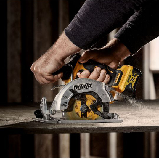 Circular Saw vs Mitre Saw: Which Is Best for Outdoor Projects?