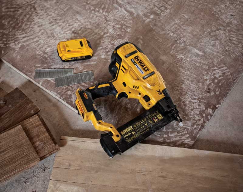 hat Happening Apparatet DEWALT DCN680N Brushless XR 18 Gauge Brad Nailer 18 Volt Bare Unit, at D&M  Tools