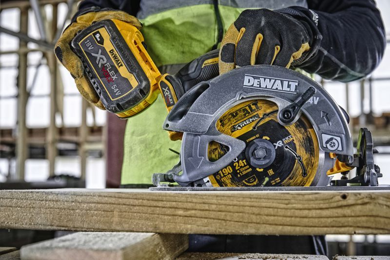 Circular saw sales dewalt flexvolt