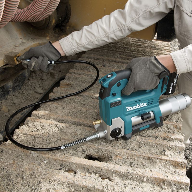 Makita DGP180RT 18V Grease Gun With 1 x 5.0Ah battery DC18RC Charger at D M Tools