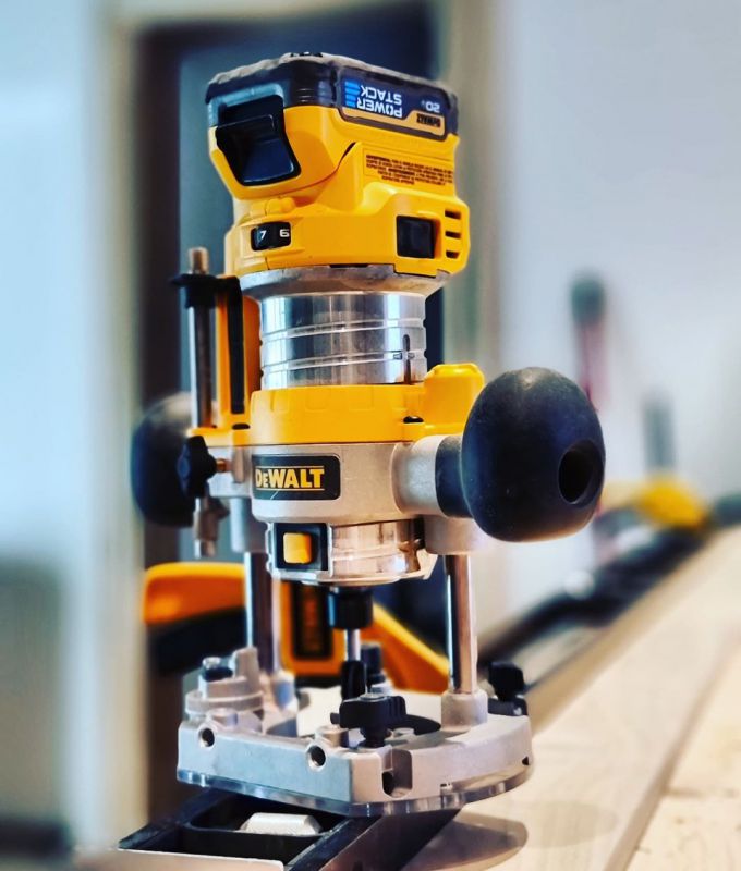 Dewalt DCW604NT 18V XR Brushless ¼” & 8mm Router With 2 x 18V ...